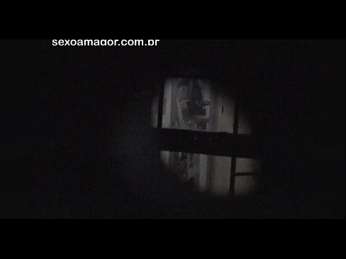 ❤️ Sarışın, içi boş tuğlaların arkasına gizlenmiş bir mahalle röntgencisi tarafından gizlice videoya alınır ️❌ Sikiş videosu tr.123sex.ru ❌