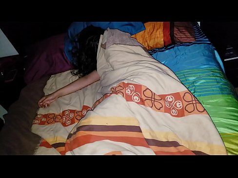 ❤️ Üvey oğul, genç üvey annesini uyurken azarlıyor. ️❌ Sikiş videosu tr.123sex.ru ❌