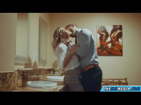 ❤️ Büyük memeli bir sarışın seni umumi tuvalette baştan çıkardığında ️❌ Sikiş videosu tr.123sex.ru ❌